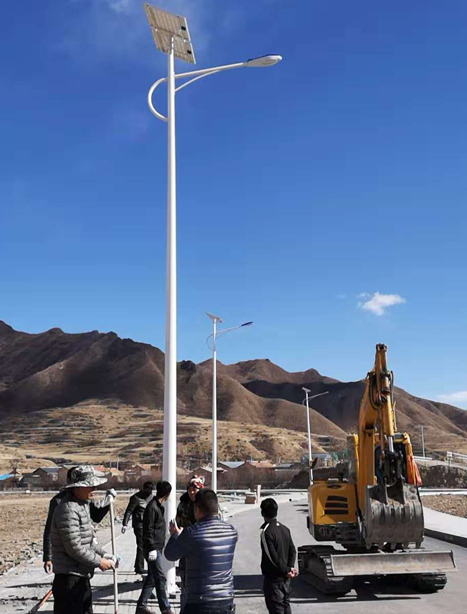 甘南碌曲10米察雅太阳能路灯项目