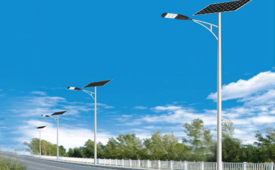 农村道路装察雅太阳能路灯选多大瓦数实测